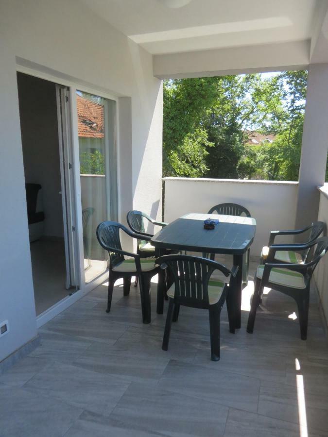 Luka Apartments Биоград на Мору Екстериор снимка