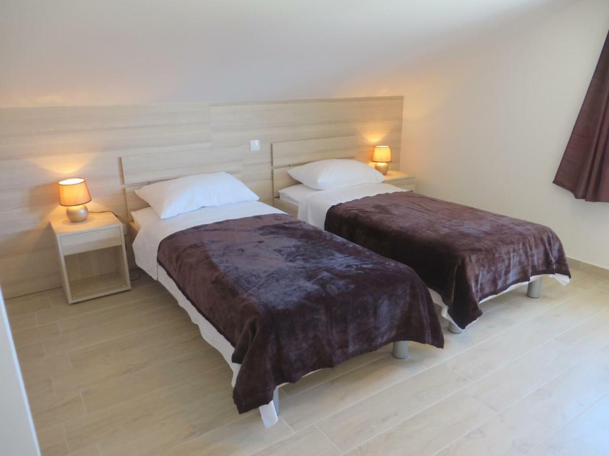 Luka Apartments Биоград на Мору Екстериор снимка