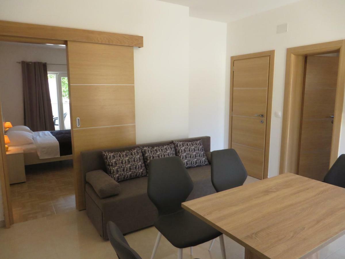 Luka Apartments Биоград на Мору Екстериор снимка