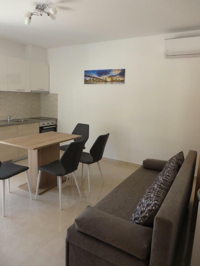 Luka Apartments Биоград на Мору Екстериор снимка