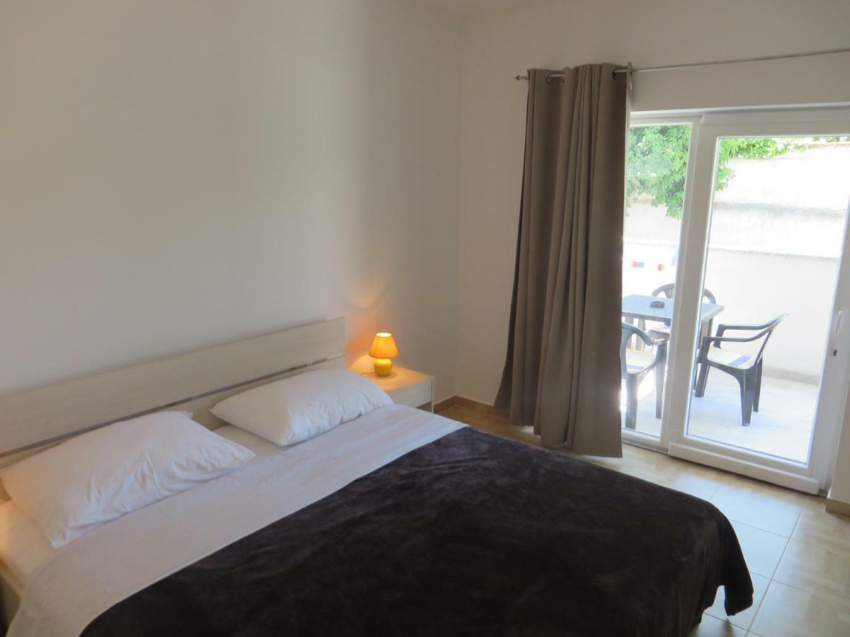 Luka Apartments Биоград на Мору Екстериор снимка