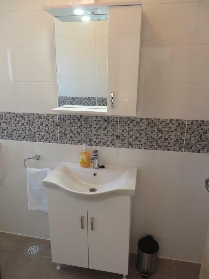 Luka Apartments Биоград на Мору Екстериор снимка